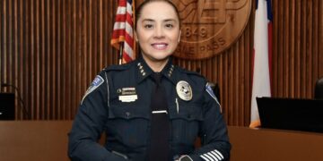 Después de un riguroso proceso, Eagle Pass ratifica a Amy González como jefa de la Policía.