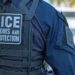 Agentes federales encontraron una pistola semiautomática negra dentro del equipaje de Roman Lagunas Nazario.