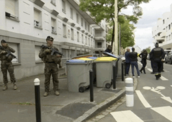 Ataque con cuchillo en escuela de Nantes deja una víctima fatal.