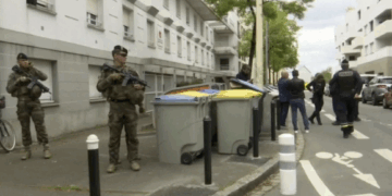 Ataque con cuchillo en escuela de Nantes deja una víctima fatal.
