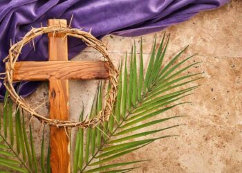 La Semana Santa comienza con el Domingo de Ramos, que conmemora la entrada triunfal de Jesús en Jerusalén.