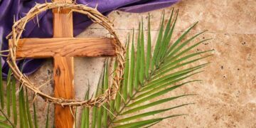 La Semana Santa comienza con el Domingo de Ramos, que conmemora la entrada triunfal de Jesús en Jerusalén.