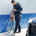 Jesús, intentaba vender un par de zapatos escolares para conseguir algo de dinero.
