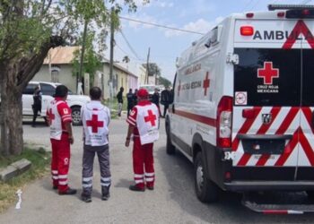 Alejandro Vázquez fue encontrado sin vida en su domicilio; autoridades investigan un posible asalto como móvil.