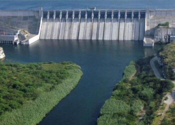 Acuña alza la voz ante extracción excesiva de agua de la presa La Amistad.