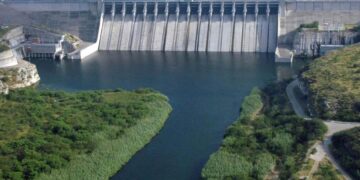 Acuña alza la voz ante extracción excesiva de agua de la presa La Amistad.