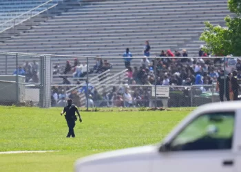 La policía local confirmó que ya se identificó a un sospechoso, aunque aún no se han realizado arrestos.