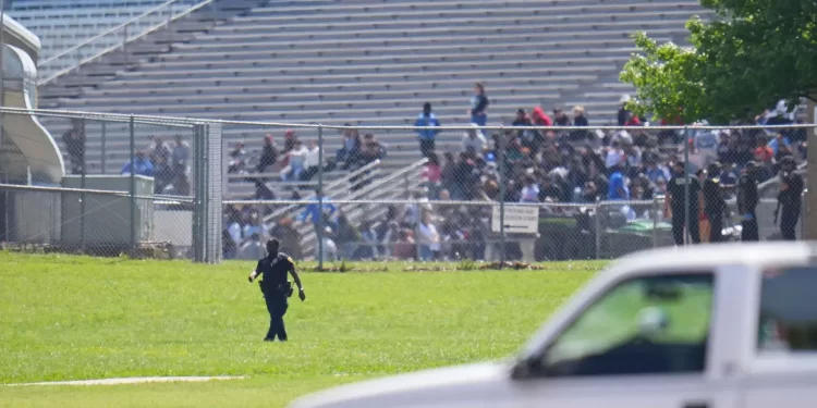 Cuatro estudiantes heridos en tiroteo en secundaria de Dallas