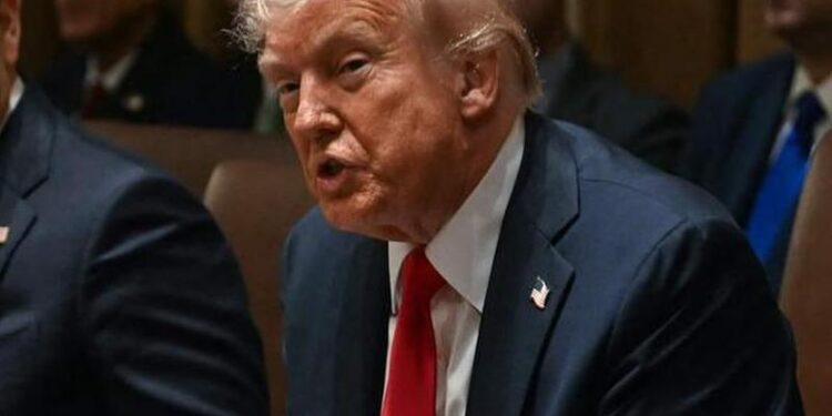 Donald Trump, presidente de EU, llamó a la firmeza ante la caída de los mercados globales.