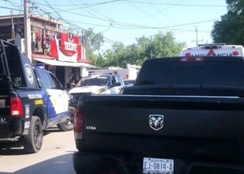 Violento asalto con cuchillo en mano en tienda de abarrotes; una mujer de 55 años resultó herida.