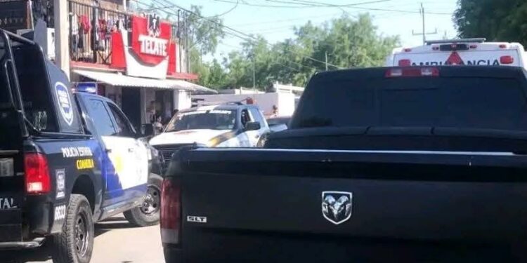 Violento asalto con cuchillo en mano en tienda de abarrotes; una mujer de 55 años resultó herida.