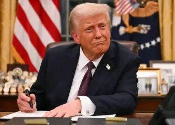 Corte Suprema de Estados Unidos examina la orden del presidente.
