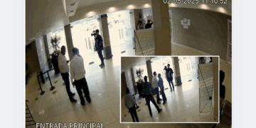 En la primera parte del video que presentó el alcalde aparece la fecha y hora, despues del corte ya no está ese dato.