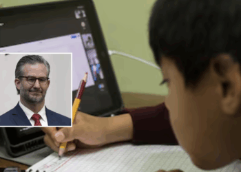 El secretario Emanuel Garza Fishburn, informó que las escuelas de Coahuila podrán suspender clases presenciales por calor.