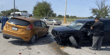 Ambas mujeres fueron trasladadas en ambulancia a un hospital local para su valoración médica.