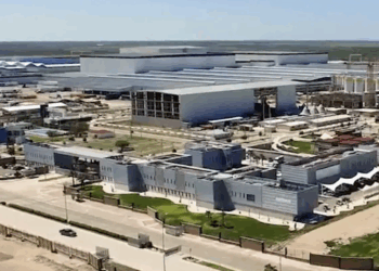 El diputado federal mencionó que “No podemos estar entregando un recurso escaso y no renovable de esta manera. Aquí falta agua, no sobra”.