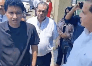 Ricardo Mejía Berdeja prometió brindar apoyo legal y político a los trabajadores en plantón en Piedras Negras.