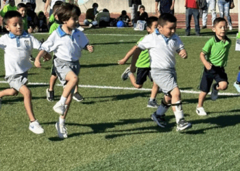 Buscan evitar la exposición de los estudiantes a las horas críticas de calor y prevenir golpes de calor.