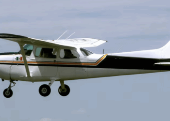 Las operaciones de búsqueda son lideradas por la Armada y la Agencia de Investigación Criminal tras perderse contacto con la aeronave.