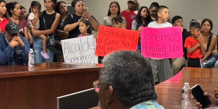 Ricardo Múzquiz recibió a trabajadores de Obras Públicas y pidió al alcalde que les brinde un trato humanista.