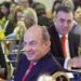 Jesús Ramirez aprovechó el flashazo para ponerse en la foto con Calderón.