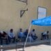 Trabajadores de Obras Públicas permanecieron fuera de su taller tras impedirles su ingreso.