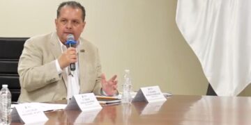 Ricardo Múzquiz pidió al alcalde ponerse en los zapatos de los trabajadores padres de familia.