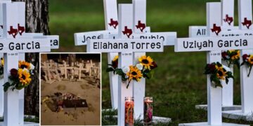 Vandalismo en memorial reaviva el dolor en Uvalde El jefe policial calificó el ataque como un acto cruel e insensible.