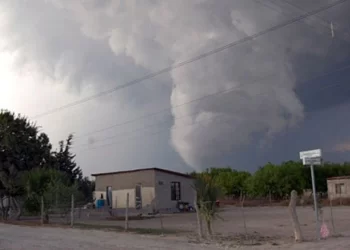 Alcalde de Piedras Negras minimiza conocimiento básico sobre clima en mayo y corredor de tornados.