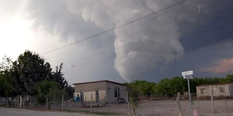 Alcalde de Piedras Negras minimiza conocimiento básico sobre clima en mayo y corredor de tornados.