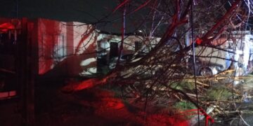 Fuerte tormenta eléctrica causó estragos en Piedras Negras; sin reporte de personas lesionadas.