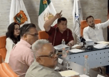 Al alcalde le recordaron que no tiene derecho a voto en el Consejo de Simas, cuando votó en favor de su prima.