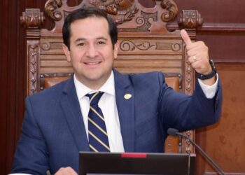 Guillermo Ruiz critica la división interna en el gobierno municipal y llama al diálogo responsable.