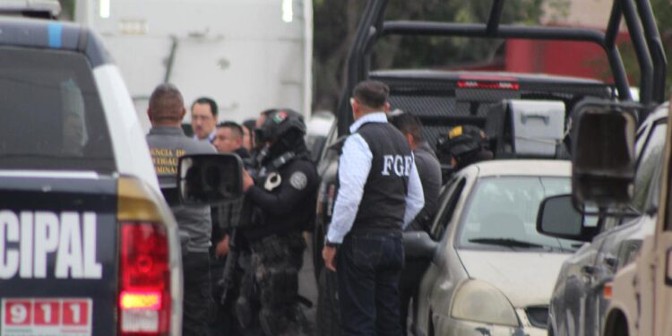 Autoridades aseguran camioneta ligada a crimen de “El Chino”.