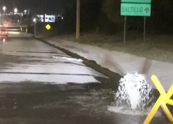 Aguas negras siguen brotando en el Laguito, contradiciendo versión del Ayuntamiento.