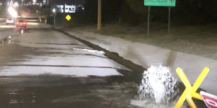 Aguas negras siguen brotando en el Laguito, contradiciendo versión del Ayuntamiento.