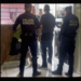 En el video publicado por el notario Raúl Tamez se aprecia que los oficiales están dentro de su oficina, a pesar de que él les pidió que salieran de su propiedad.