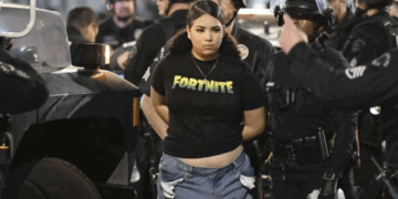 Refuerzan seguridad en Los Ángeles con infantes de Marina tras nuevas protestas.