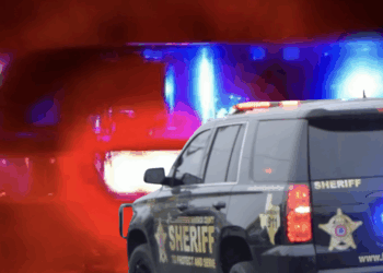 El proyectil atravesó el cuello del menor y salió por la mejilla; pese a ello, no perdió el conocimiento y su vida no corre peligro.