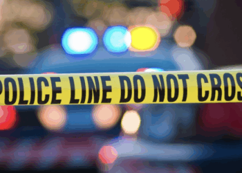 Muere chofer de tráiler mientras descansaba en su unidad.