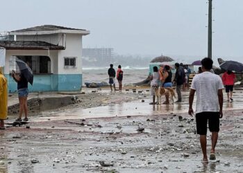 El sector náutico y comercial sigue afectado, con la suspensión de operaciones de embarcaciones y cierre generalizado de actividades.