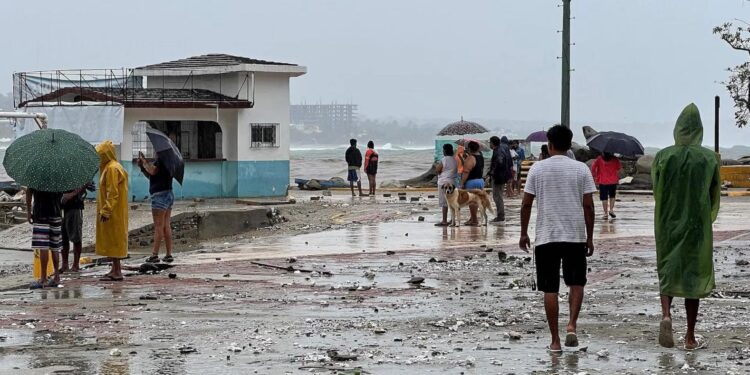El sector náutico y comercial sigue afectado, con la suspensión de operaciones de embarcaciones y cierre generalizado de actividades.