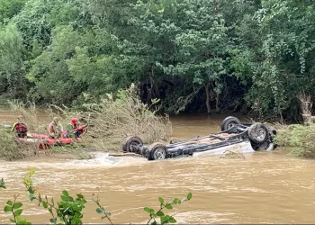 Hallan sin vida a hombre arrastrado por el río Frío en Sabinal.
