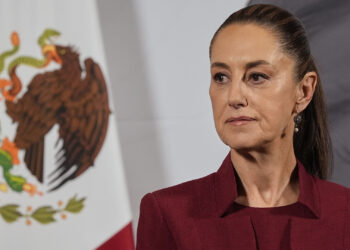 Claudia Sheinbaum confirma intervención diplomática por migrantes detenidos en Estados Unidos.