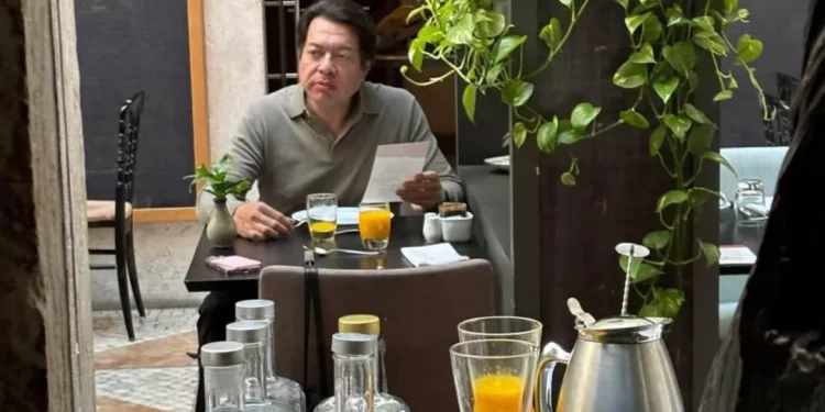 Vacaciones de lujo de funcionarios de Morena reavivan debate sobre austeridad.