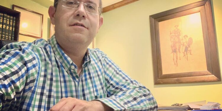 La falta de acuerdos podría duplicar el costo para el erario, advierte el abogado Raúl Tamez.