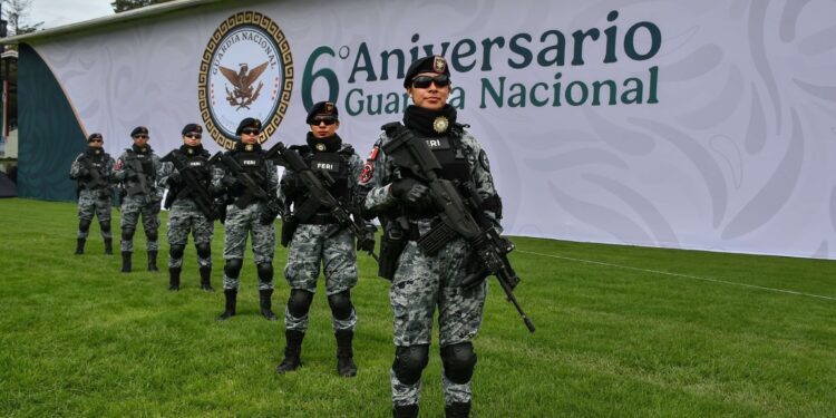 Guardia Nacional será fuerza militar permanente con tareas de seguridad pública.