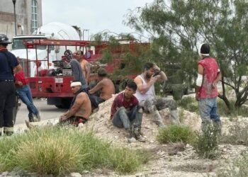 Dos trabajadores siguen hospitalizados tras colapso de cimbra en Piedras Negras.