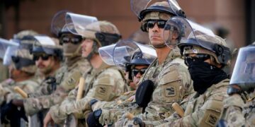 El secretario de Defensa justificó la decisión por la disminución de disturbios.