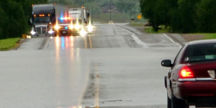 Reabren carretera 277 Norte tras descenso del nivel del agua.